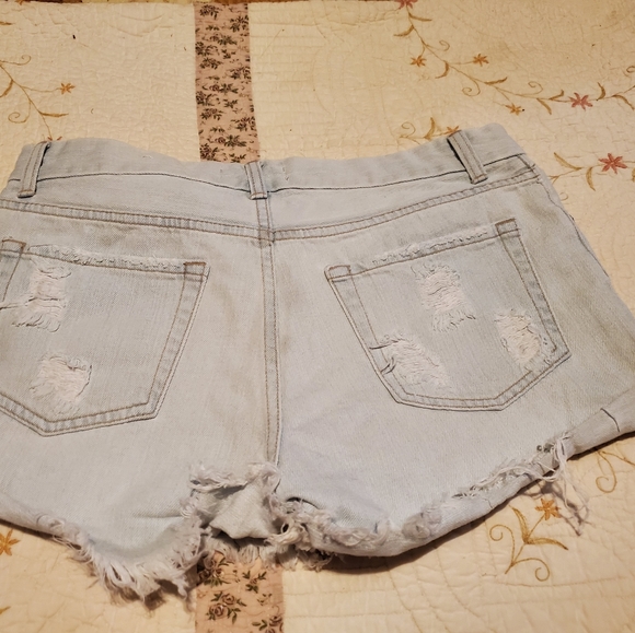 Denim distressed shorts - Picture 3 of 5